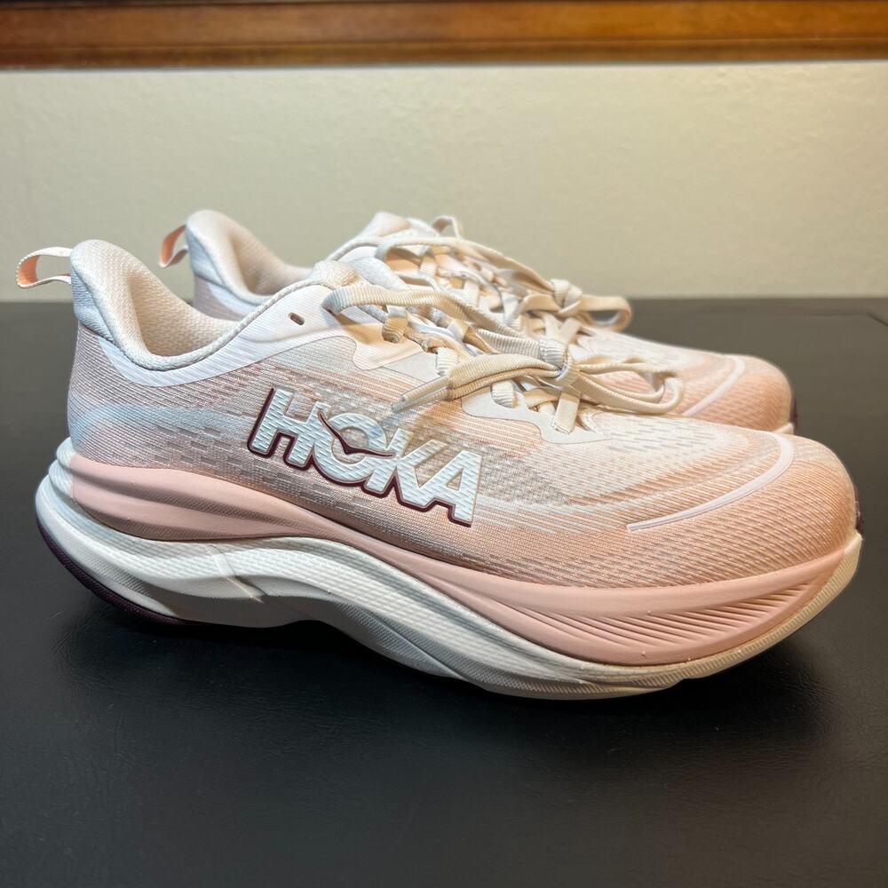 Hoka One One Skyflow “Rose Cream” Womens Size 7.5B Running Shoes 1155113-RRMR
